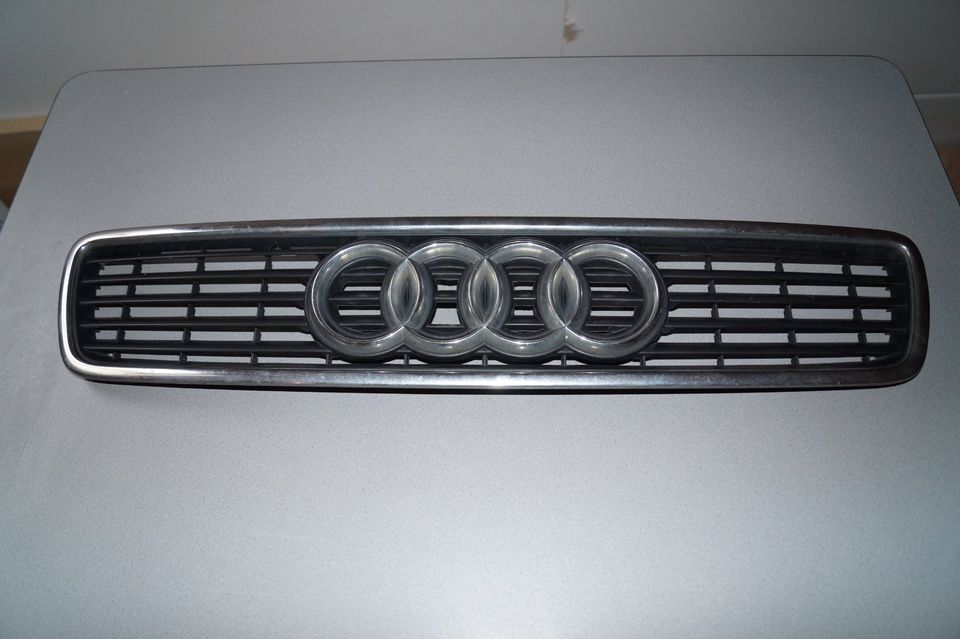 Kühlergrill für einen Audi A 4 ´95. in Vechelde