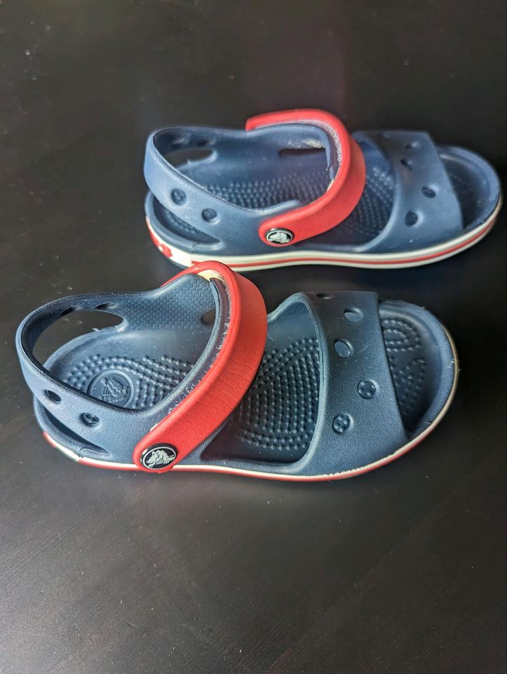 Badeschuhe von Crocs in Blau, Größe 8/24,5 in Berlin