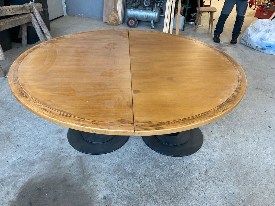 Großer Runder Tisch 190cm Durchmesser in Vilgertshofen