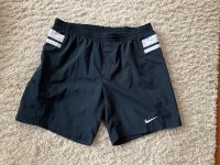 Nike kurze Sporthose, Gr. XL, dunkelblau Hessen - Hohenahr Vorschau
