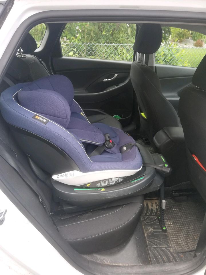 Maxi Cosi und Kindersitz/Reboarder von Be Safe mit Isofix in Herzberg am Harz