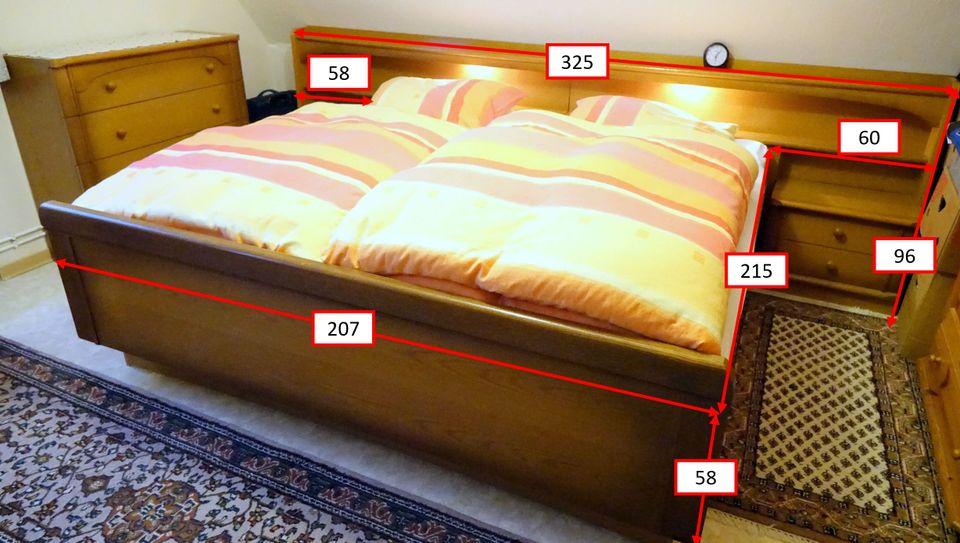 Schlafzimmer mit Bett, Schrank und Kommode in Osnabrück