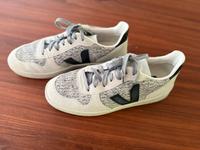 VEJA V-10 FLANNEL SNOW BLACK GRÖSSE 43 Hessen - Taunusstein Vorschau