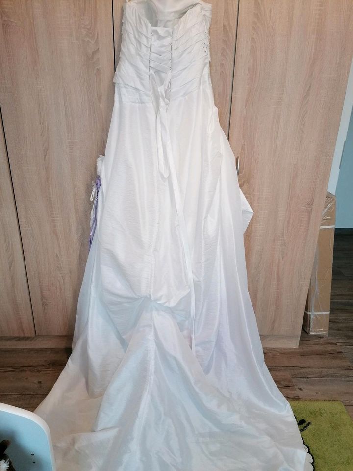 Hochzeitskleid, Brautkleid weiß, lila, flieder Gr 48 Magic Bride in Radeberg