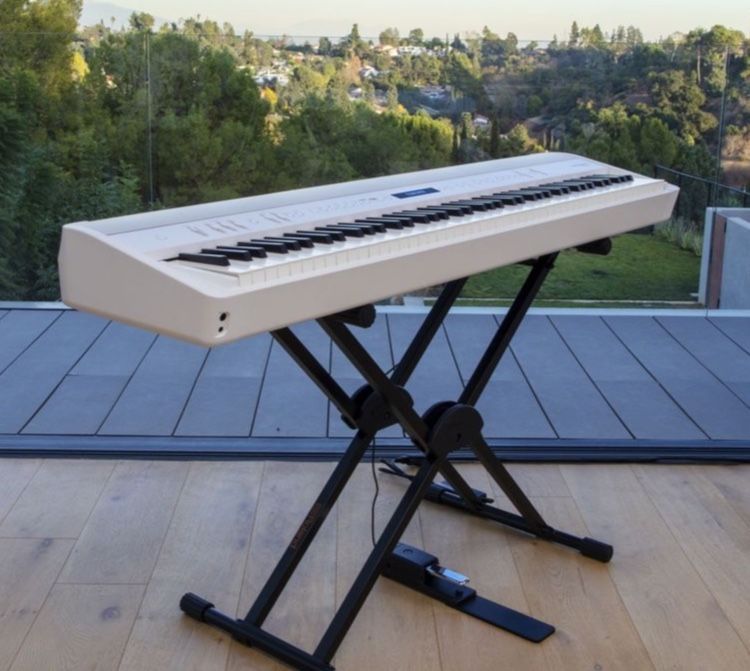 E-Piano Roland FP-90 X erst mieten später kaufen zu Top-Konditionen in Niederzissen