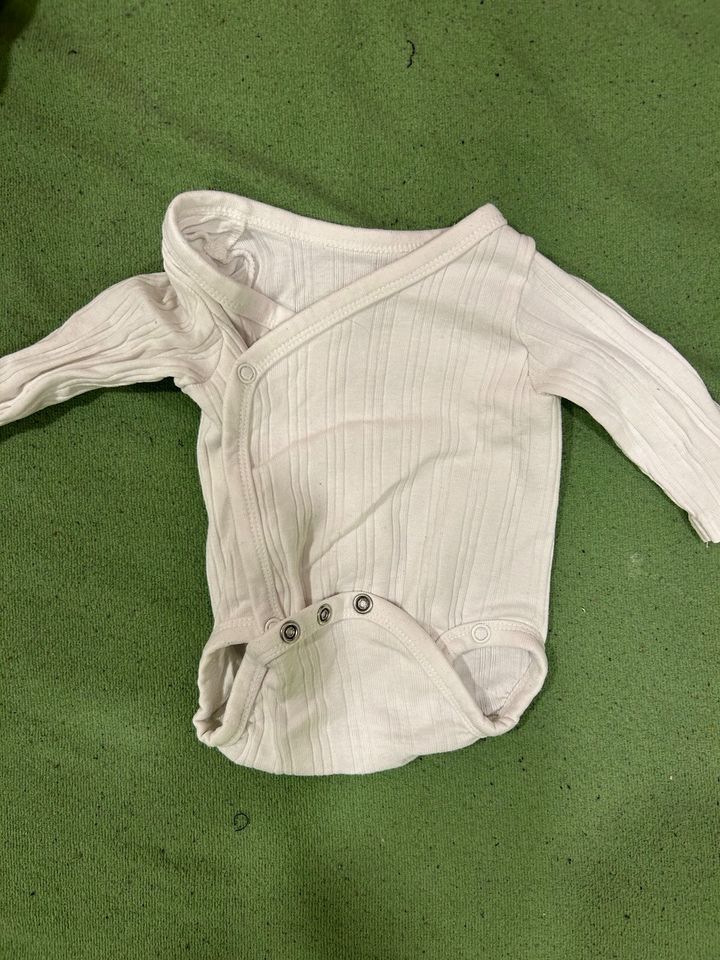 Paket Baby Kleidung Erstausstattung Gr. 50 Neugeborene Frühchen in Oebisfelde-Weferlingen