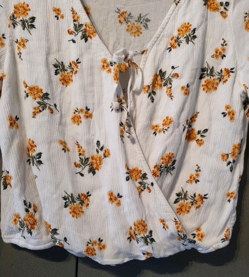 HOLLISTER Bluse Top XS weiss mit Blumen Langarm festlich in Klein Pampau