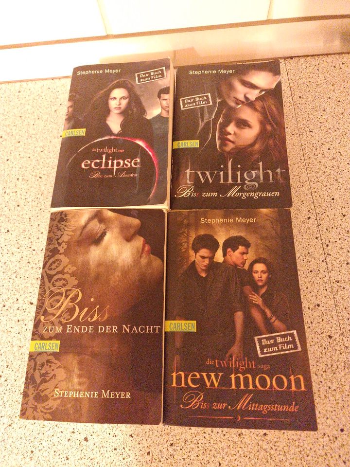 Die twilight saga 4 bücher in Lübeck