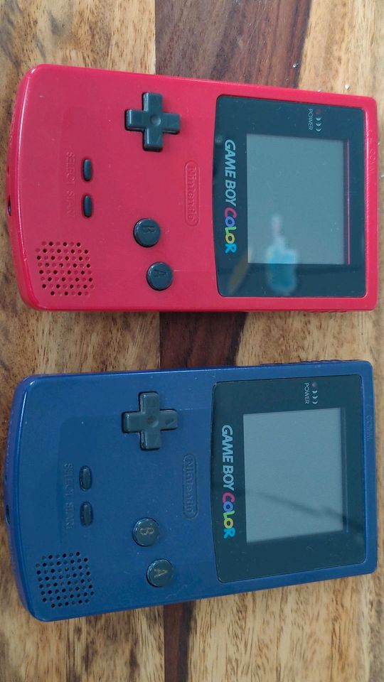 2x verfügbar Gameboy Color Lila Rot top Zustand + Tasche original in Bad Lausick