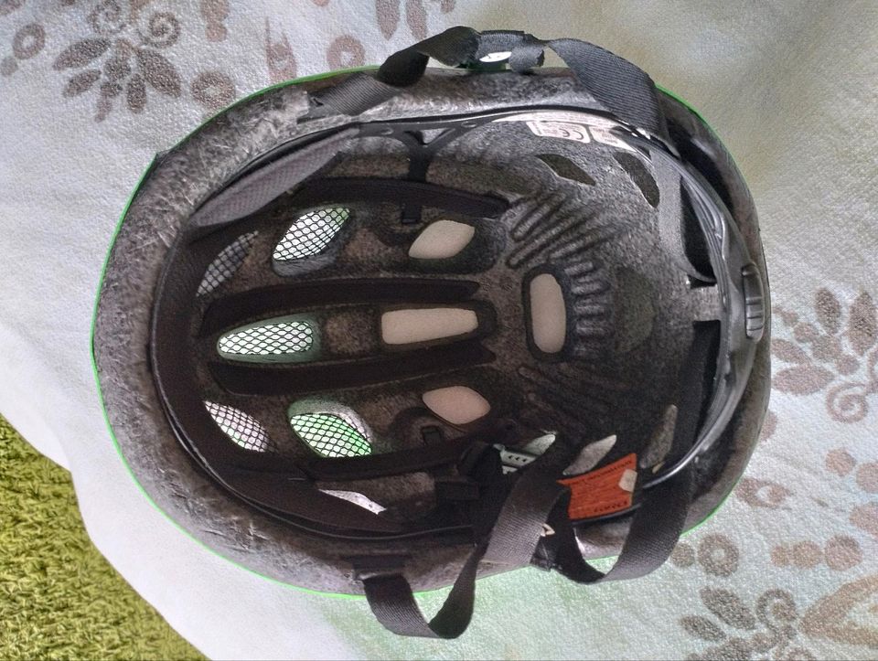 Grün Giro Tremor/unisex Fahrradhelm in Freiburg im Breisgau