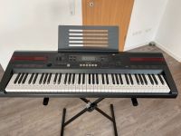 Keyboard Casio WK 110 inkl. höhenverstellb. Tisch + 2 Bücher Nordrhein-Westfalen - Hückeswagen Vorschau