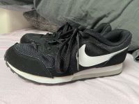 Nike Turnschuh Hallenschuh schwarz 37,5 non marking Niedersachsen - Delmenhorst Vorschau