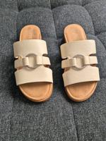 Pantoletten von Esprit, hell-beige / weiß, 40 Hamburg-Nord - Hamburg Dulsberg Vorschau