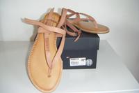 Tommy HILFIGER Sandalen Leder Zehentrenner rosé/natur NEU Gr. 38 Hessen - Wettenberg Vorschau