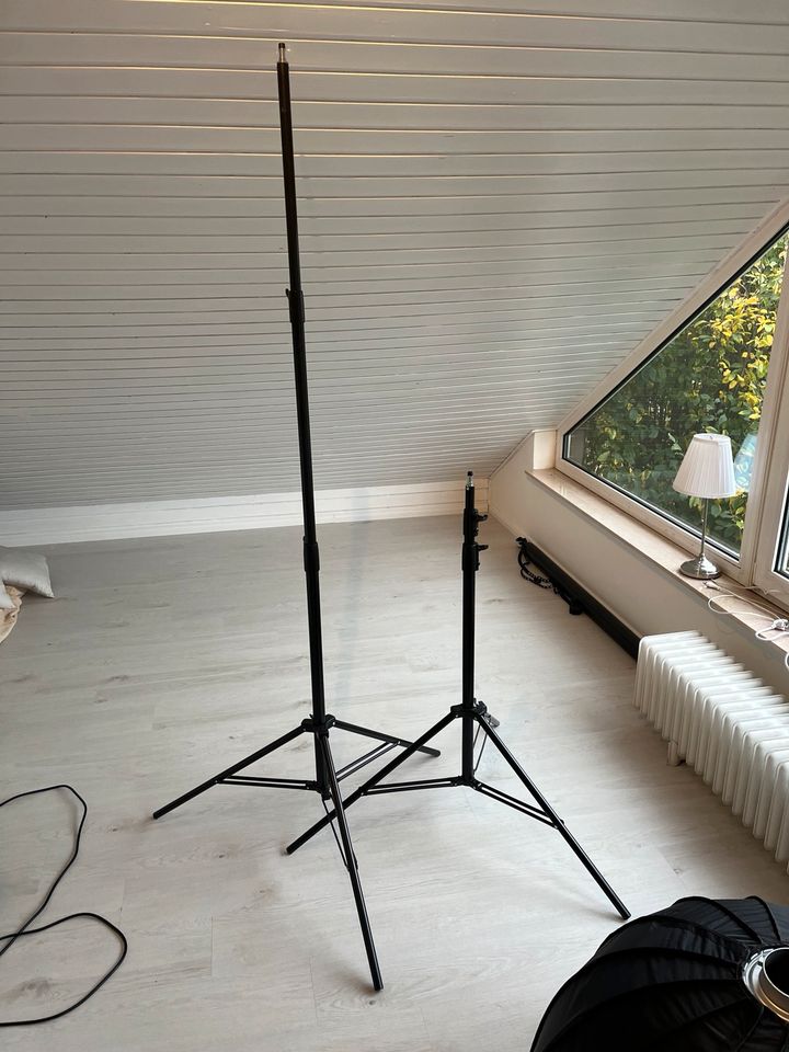 Quadralite  Studioblitz, Neewer Softbox 90cm, Stativ in Diepholz