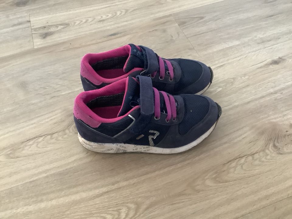 Richter Sneaker Halbschuhe Turnschuhe Gr 33 in Calden