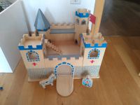 Spielzeug Burg aus Holz mit zwei Figuren Bayern - Kahl am Main Vorschau