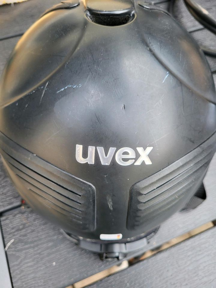 Reithelm von Uvex verstellbar Größe M-L in Bremen