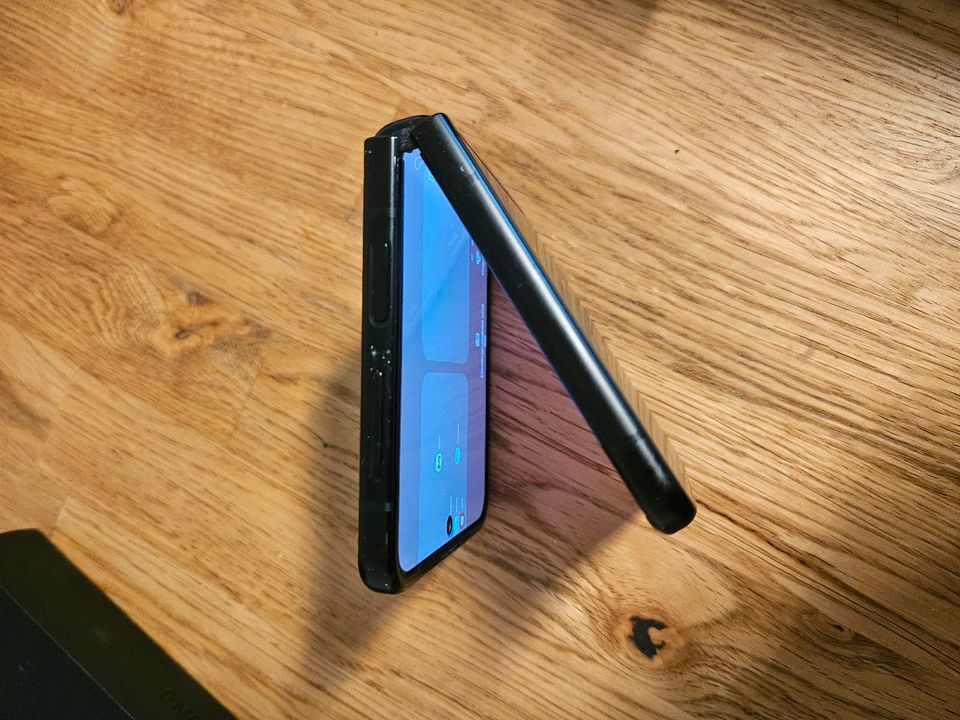 Samsung Galaxy Flip 3 5G 128GB schwarz gebraucht 2 Jahre alt in Gelsenkirchen