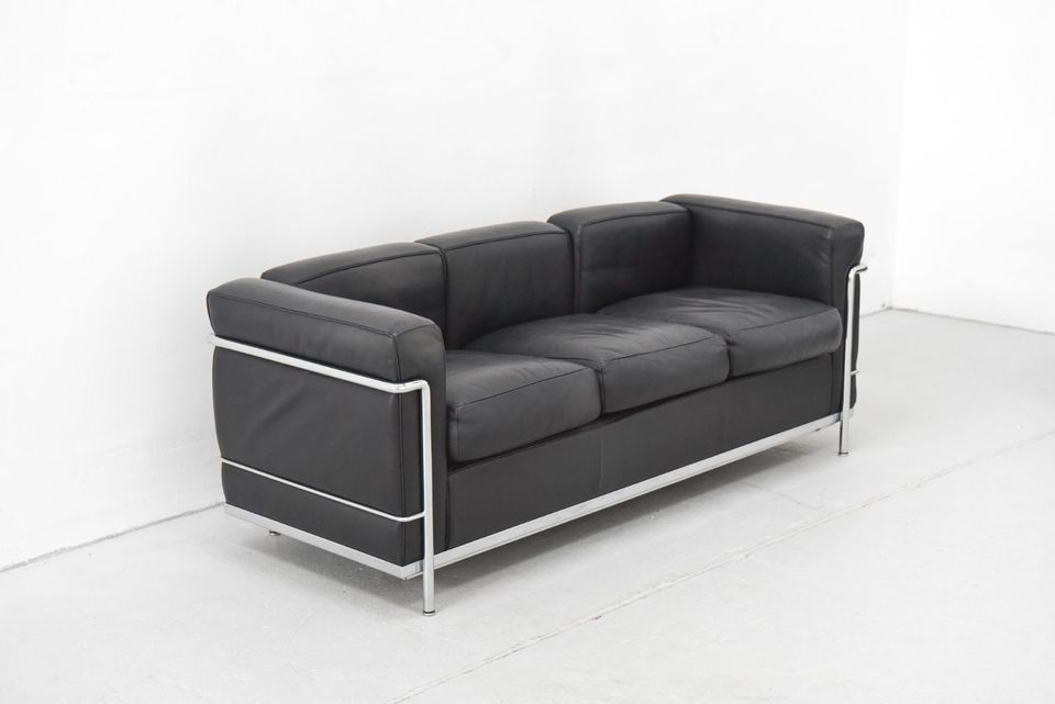 Original Cassina LC2 Sofa / Dreisitzer von Le Corbusier in Centrum