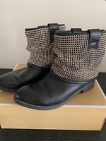 Lederstiefelette mit Nietenbesatz in Gr. 38, Silvester Baden-Württemberg - Kißlegg Vorschau