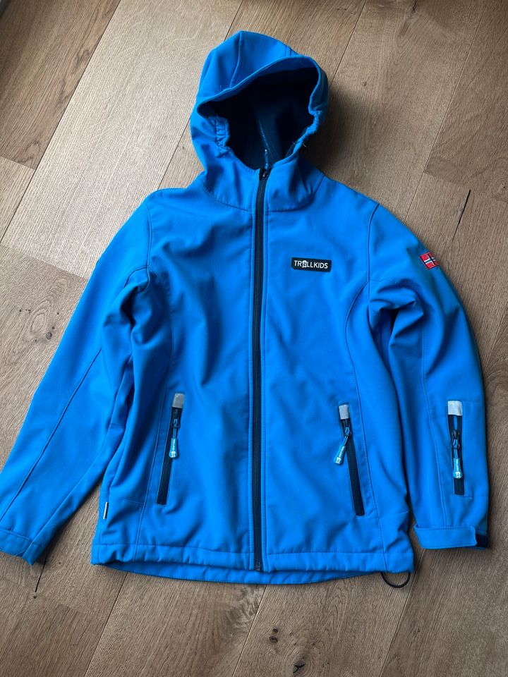 Trollkids Softshell-Jacke, blau, Gr. 152 in Ulm