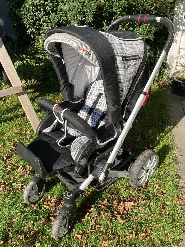 Harten VIP XL Kinderwagen schwarz-weiß, abwaschbar in Bremen