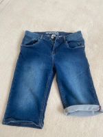 Top Zustand!!!! Jeans Short Gr. 176 mit Strech Nordrhein-Westfalen - Mülheim (Ruhr) Vorschau