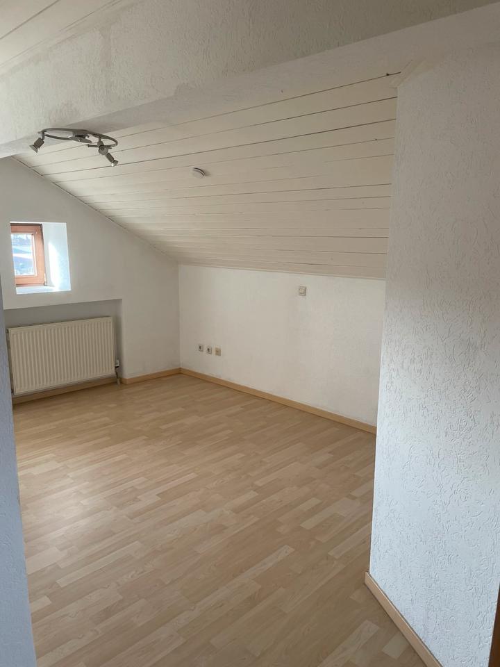Helle 4-Zi. DG-WHG in Painten (95qm) – vermietet & provisionsfrei in Kelheim