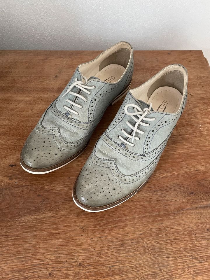 Schuhe hellblau/grau Größe 38 in Scheggerott