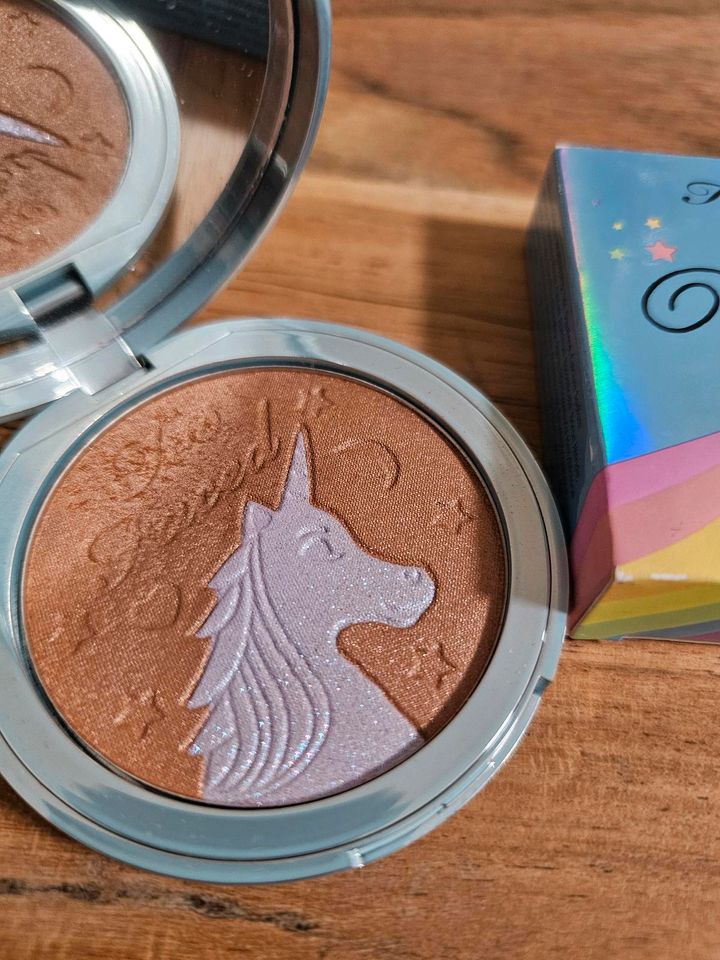 Too Faced Bronzer Unicorn Tears in Herne