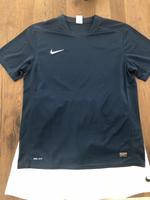Nike Shirt und Hose Nordrhein-Westfalen - Windeck Vorschau