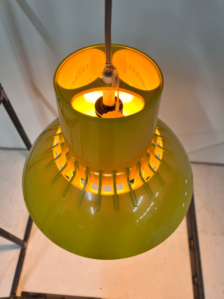Sven Middelboe für Nordisk Solar gelbe Hängelampe Deckenlampe Pendel Mid Century Design Designerlampe 70er Vintage Dänemark Dänisches Design in Berlin