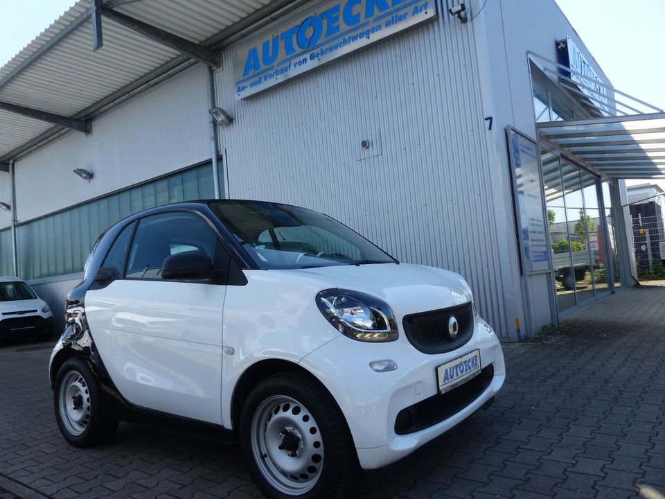 Smart ForTwo coupe Basis 1.Hand Tempomat in Hockenheim