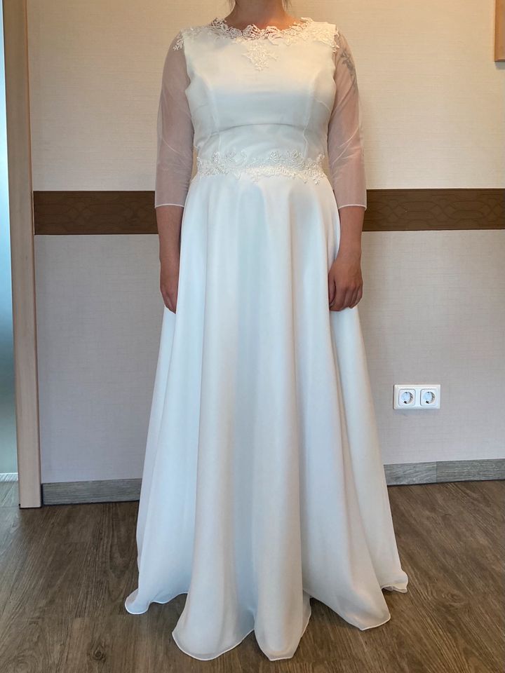 Brautkleid A-Linie Chiffon Spitze Ärmel Knöpfe creme Gr.42 in Waltershausen