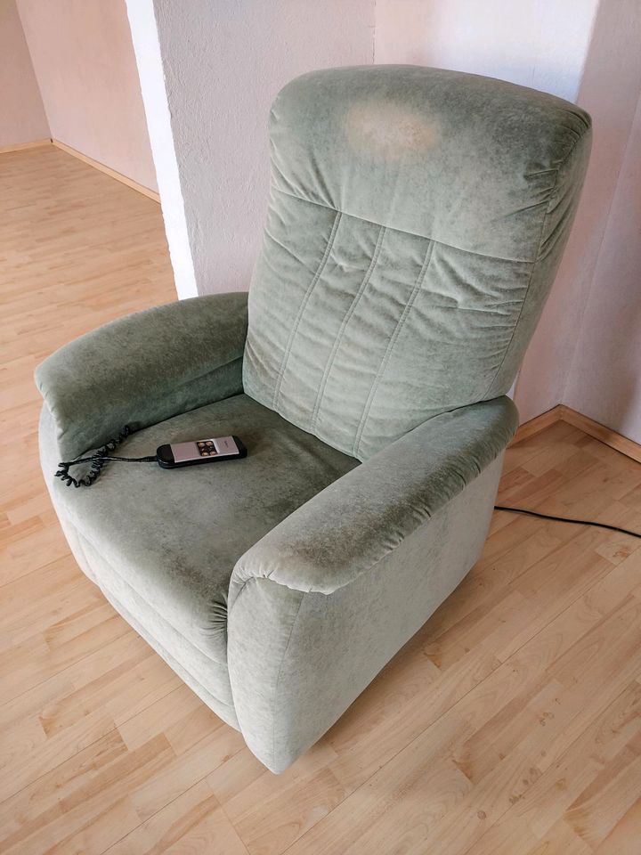 Sessel elektrisch verstellbar, mit Aufstehhilfe in Osternienburger Land