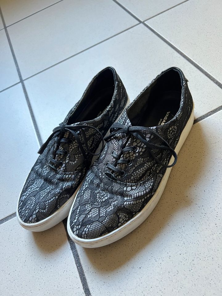 Vagabond Schuhe Damen Sneaker Größe 37 schwarz weiß mit Spitze in Hamm
