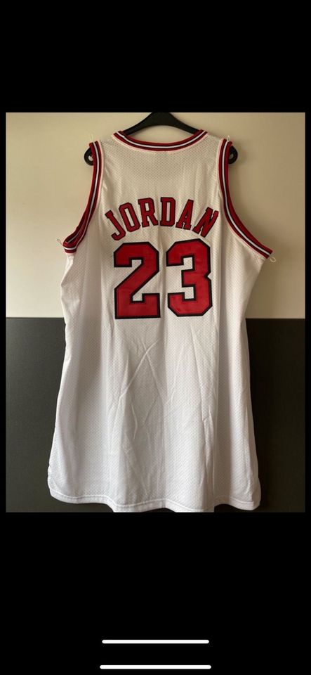 Michael Jordan Authentic Trikot Pro Cut 1997-98 Last Dance 50+4 in Groß-Gerau