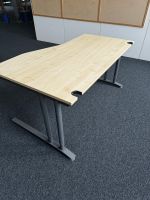 Massiver Holz-Schreibtisch in erstklassigem Zustand Bayern - Weßling Vorschau