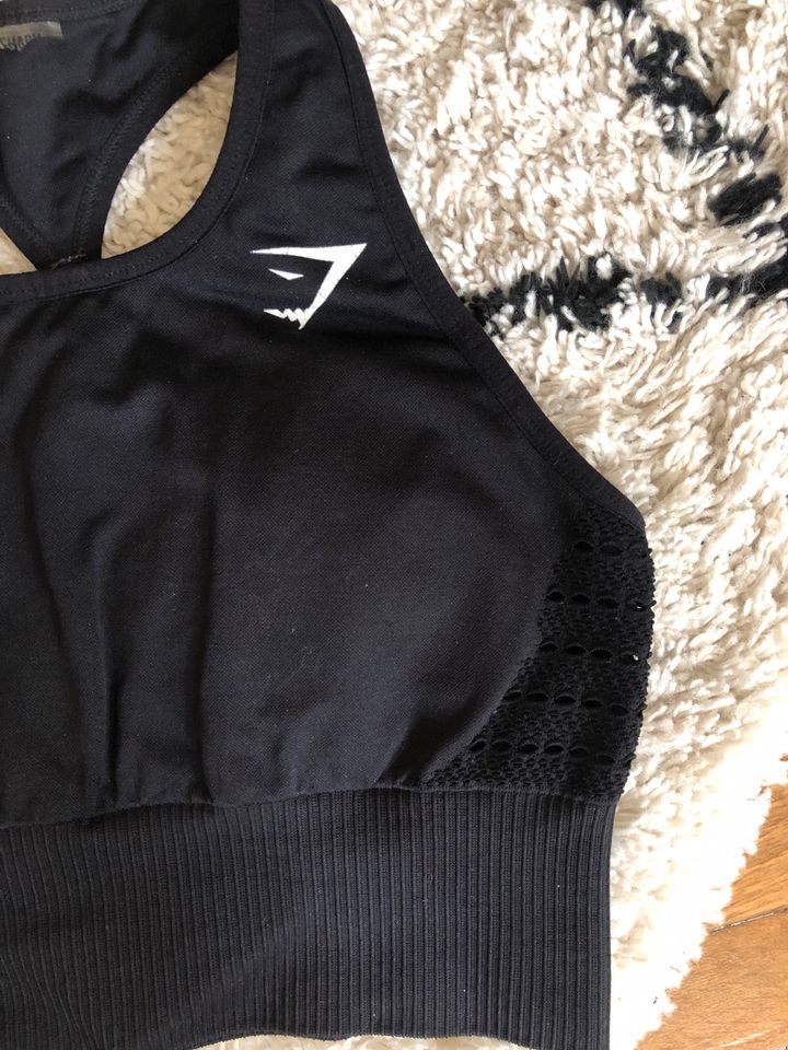 Gymshark Sport BH crop top schwarz in Igling