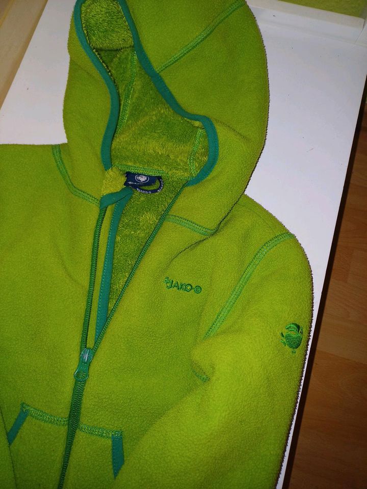 Jako-o Jungen Kuscheljacke in erbsengrün Gr. 104/110 in Marl