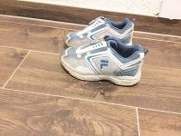 Kinder Schuhe Sneaker Sportschuhe FILA Gr 28 Leder weiß grau Sachsen-Anhalt - Naumburg (Saale) Vorschau