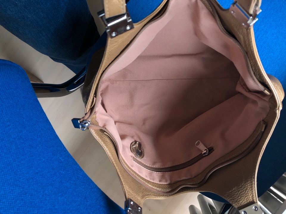 Handtasche aus feinstem weichen Leder in München