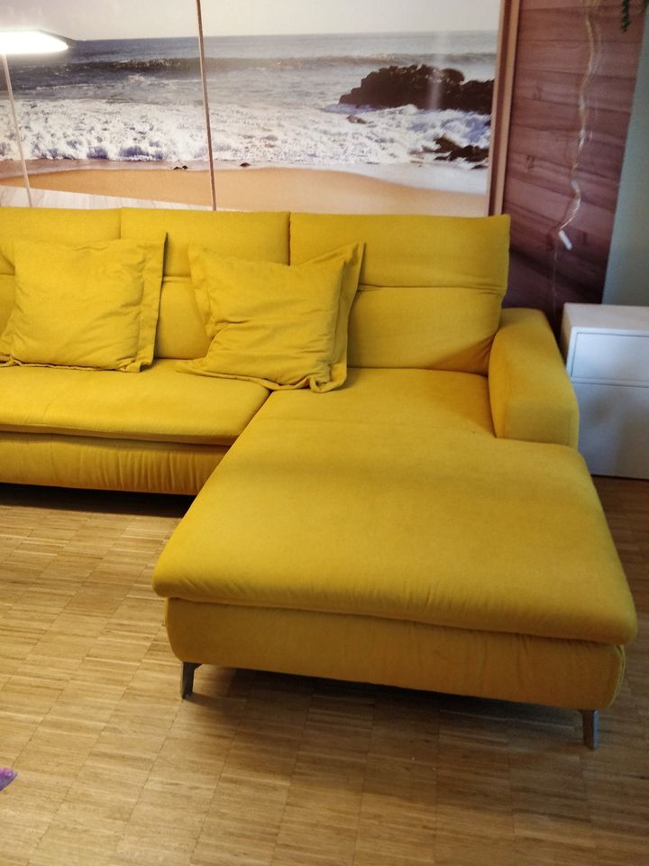 Sofa mit Récamiere mit breiter Sitzfäche (elektisch verstellbar) in Hamburg