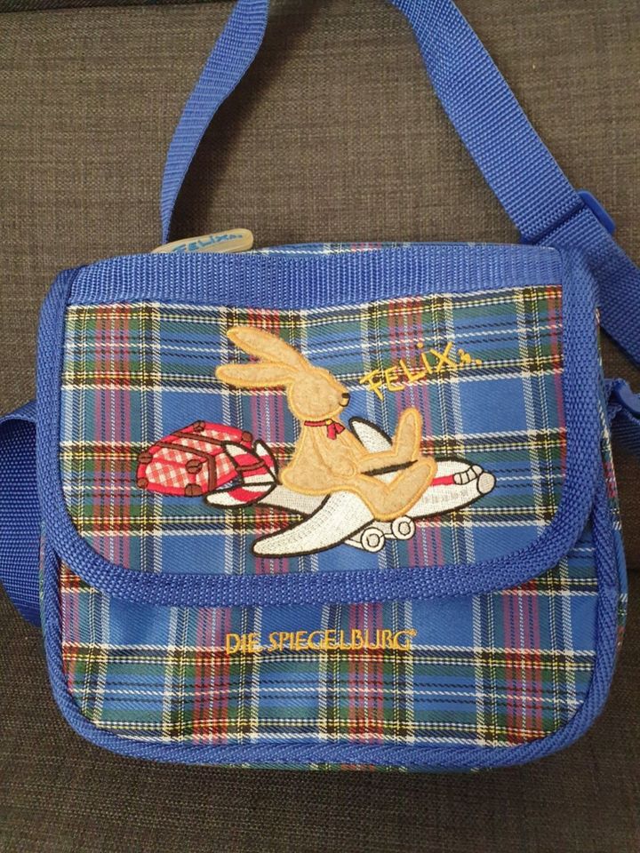 Hase Felix Tasche aus rauch- und tierfreiem Haushalt in Essen