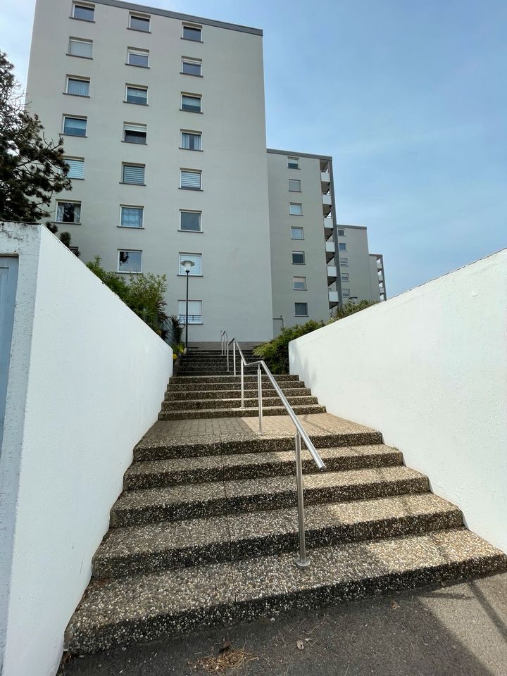 Schöne & helle Wohnung mit Balkon + Stellplatz | 400m zur Uni in Homburg