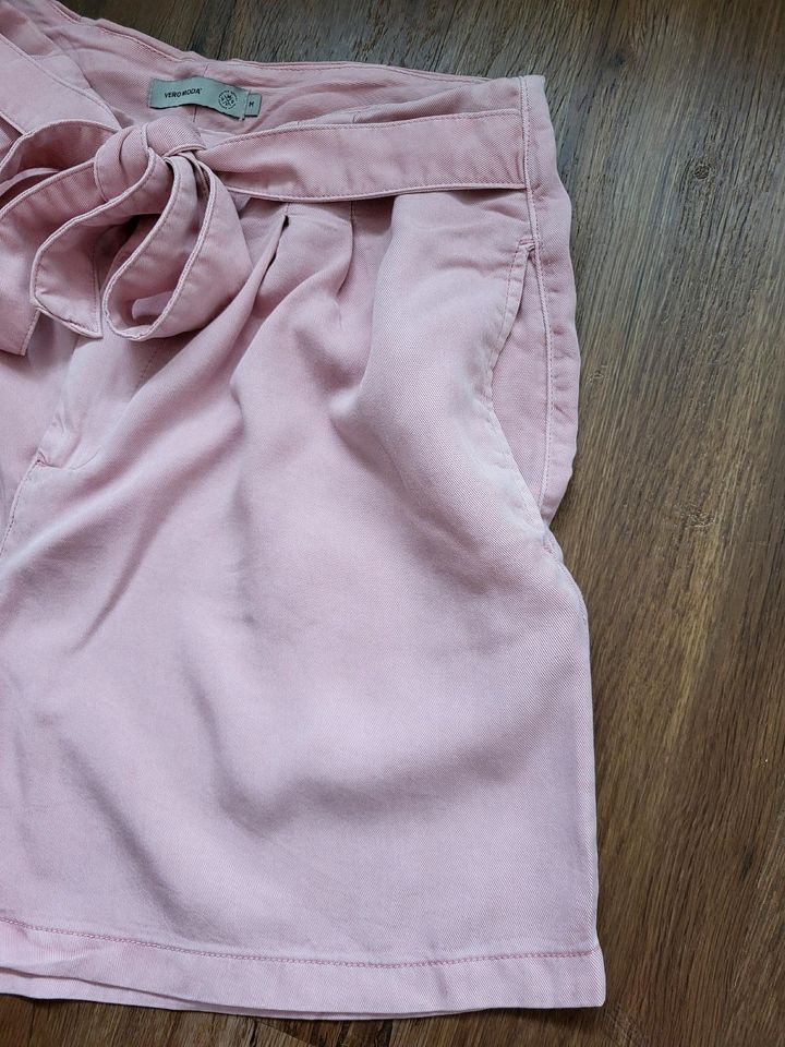 ☆ Vero Moda Shorts mit Gürtel rosa 38/M in Flensburg