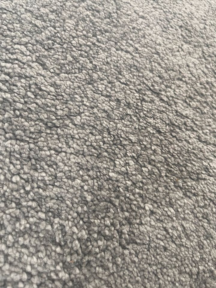 Grauer runder Teppich in München