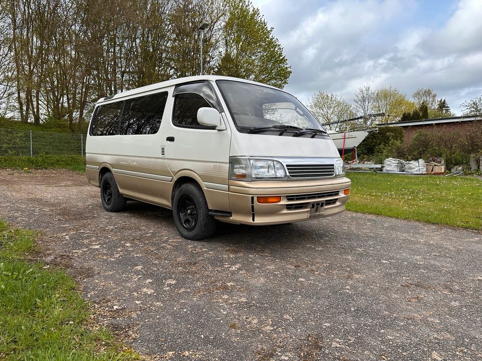 Toyota Hiace Super Custom Limited in Bad Oldesloe