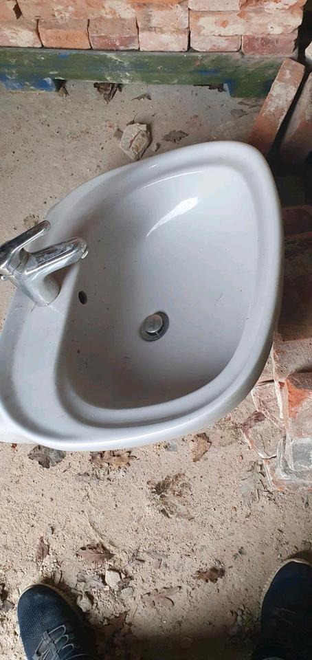 Ideal Standard Waschbecken/WC-Sitz Kombination, Farbe hellgrau in Loxstedt
